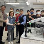 (1120331)二信機械科校友康志宏感念當年導師贈高端設備回饋母校