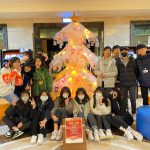 (1121225)防疫隔板化身聖誕樹傳遞平安與祝福感恩祈福歡度耶誕節希望疫情不再來